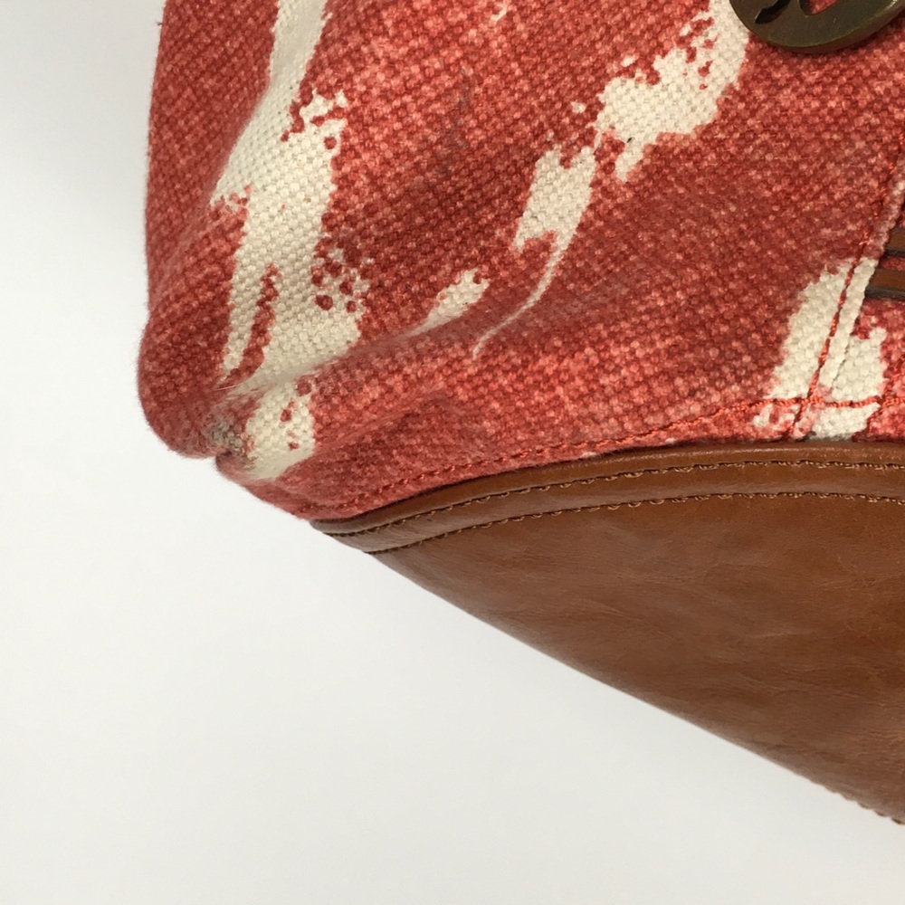 Lucky Brand Red and Cream Shoulder Bag - Picture 11 of 16